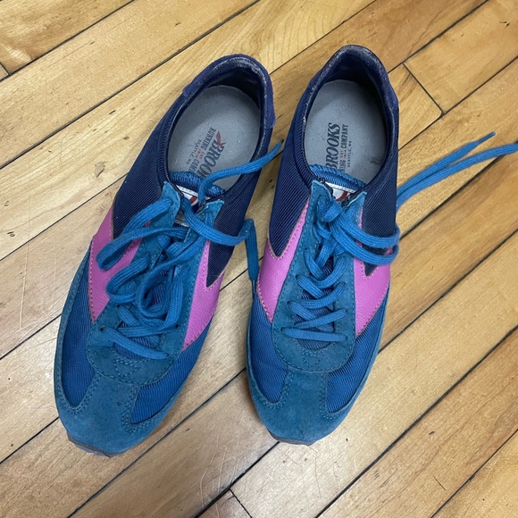 Women’s Brooks Sneakers - Picture 2 of 3